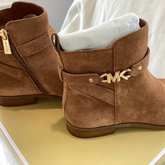 Boots - Picture 2 of 4